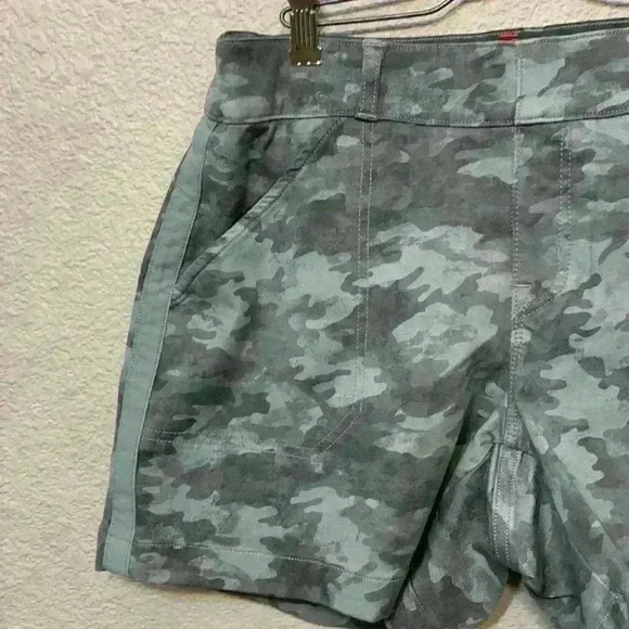 NWT Spanx stone wash camo short sz M/M comfy pull on high rise modest stretchy - Picture 2 of 8